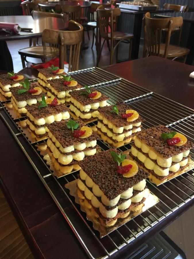 Au Pere Tranquille Hotel Tinchebray-Bocage Exterior foto