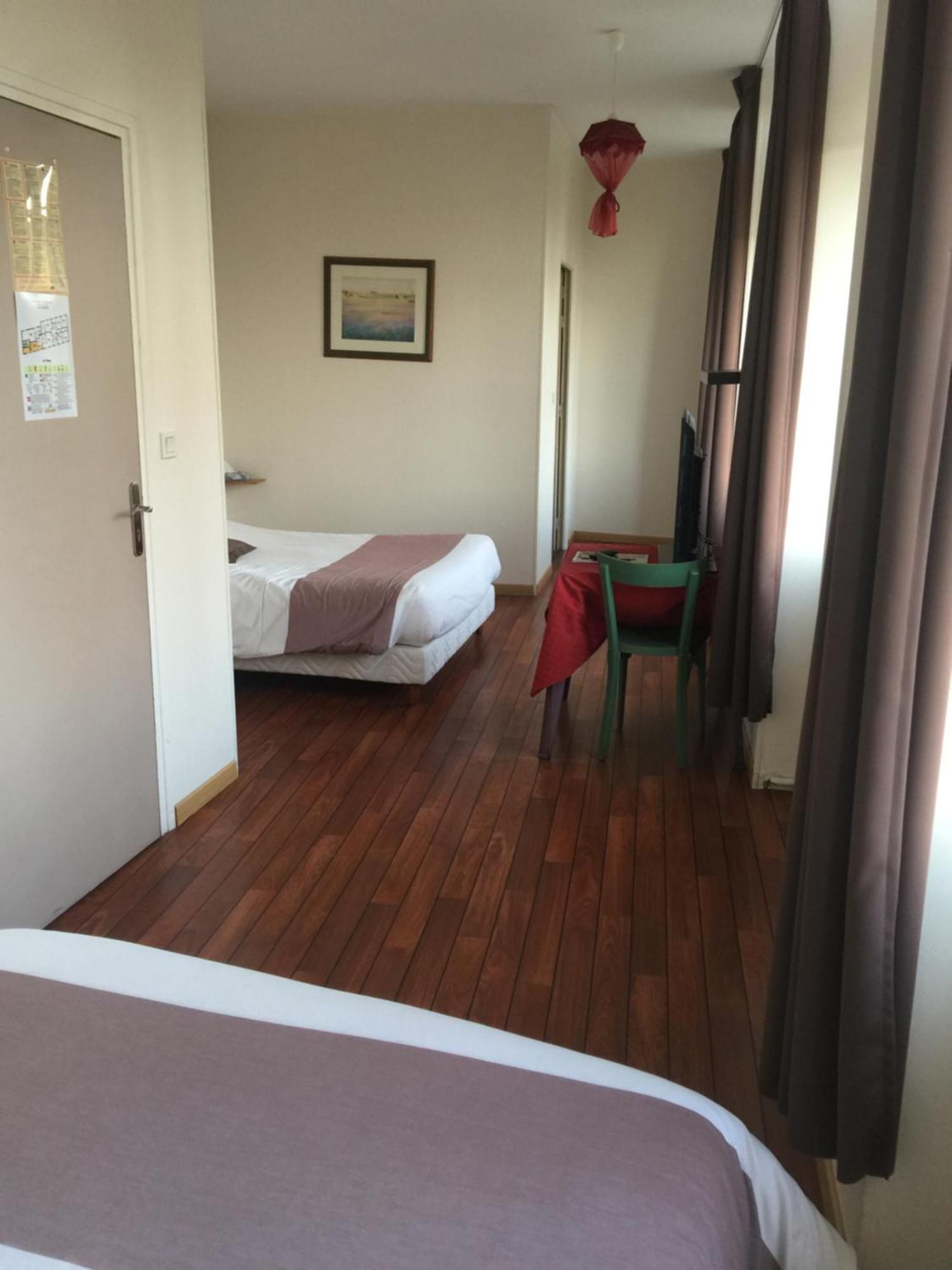 Au Pere Tranquille Hotel Tinchebray-Bocage Exterior foto
