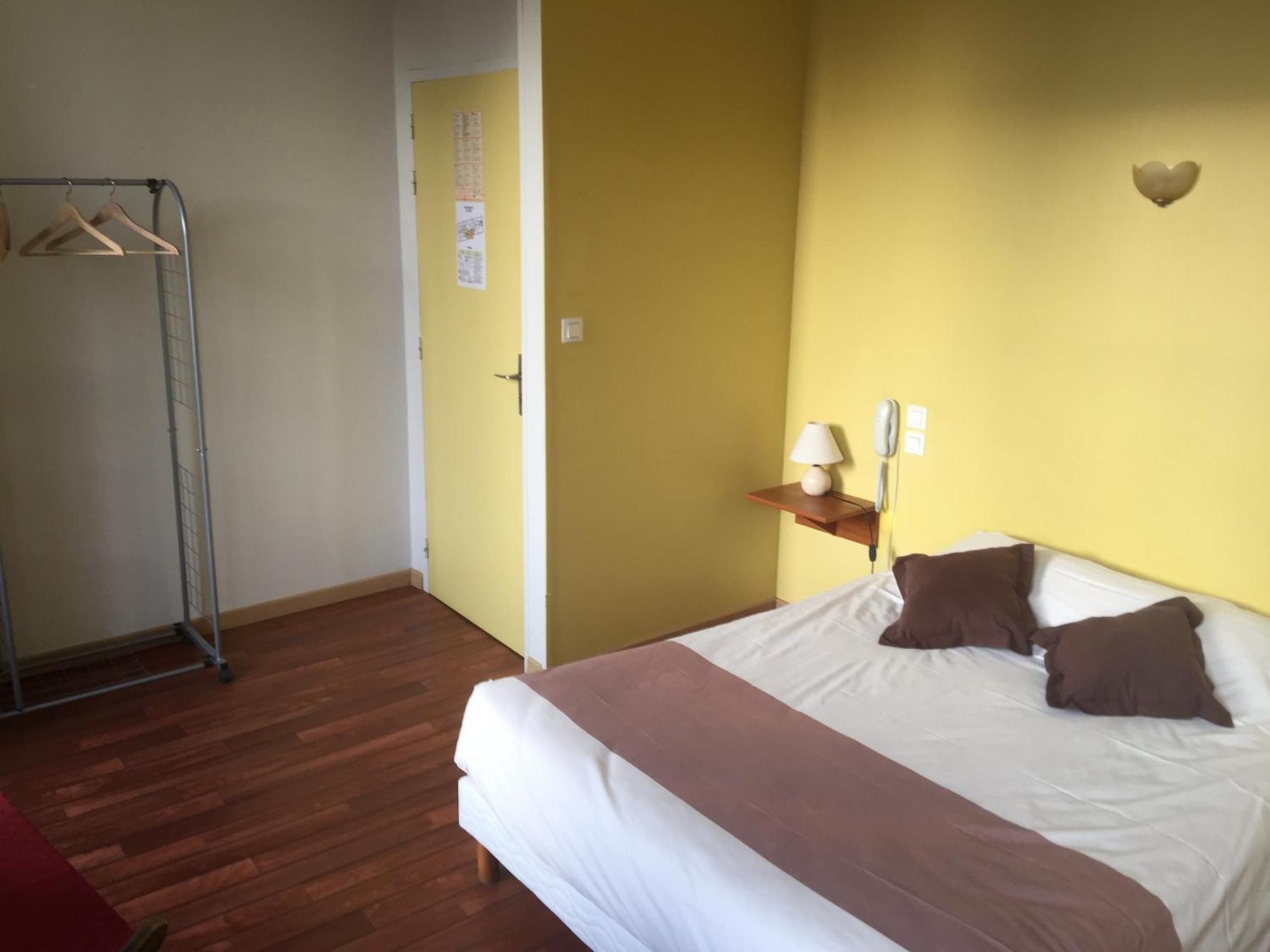 Au Pere Tranquille Hotel Tinchebray-Bocage Exterior foto
