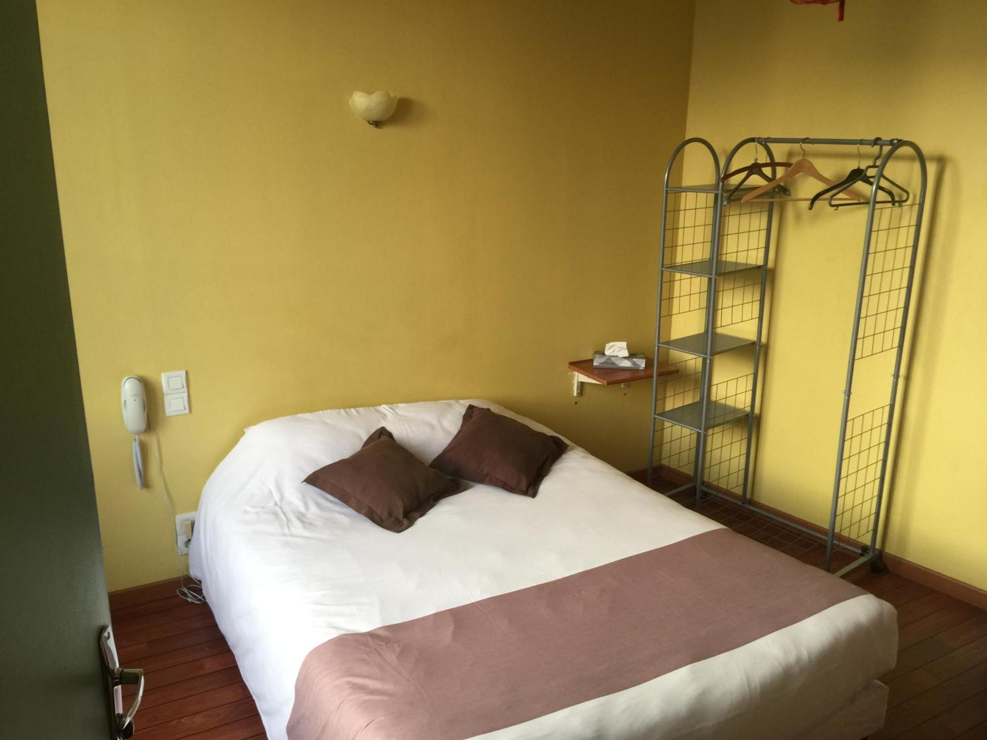 Au Pere Tranquille Hotel Tinchebray-Bocage Exterior foto