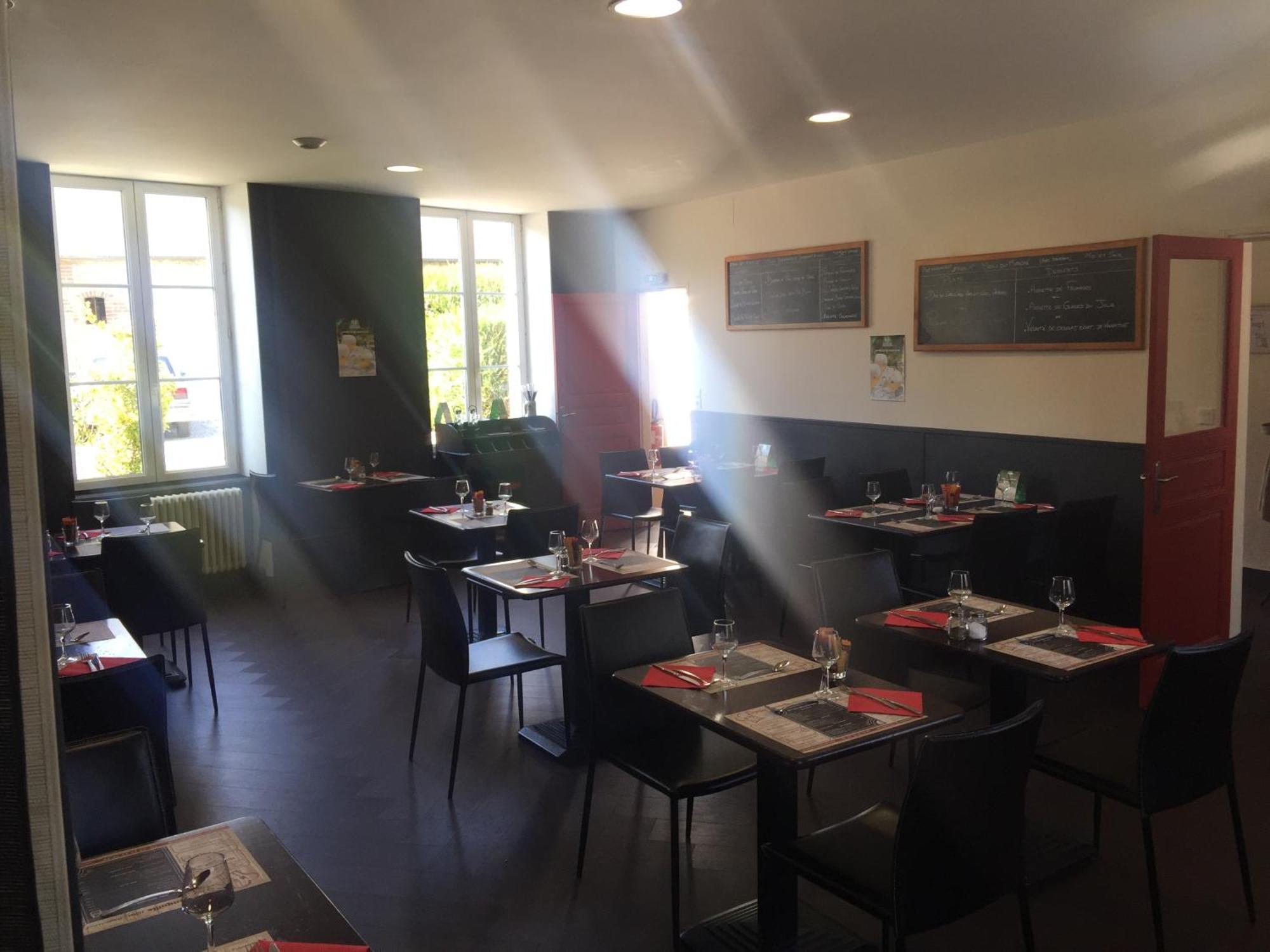 Au Pere Tranquille Hotel Tinchebray-Bocage Exterior foto