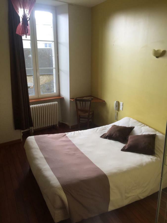 Au Pere Tranquille Hotel Tinchebray-Bocage Exterior foto